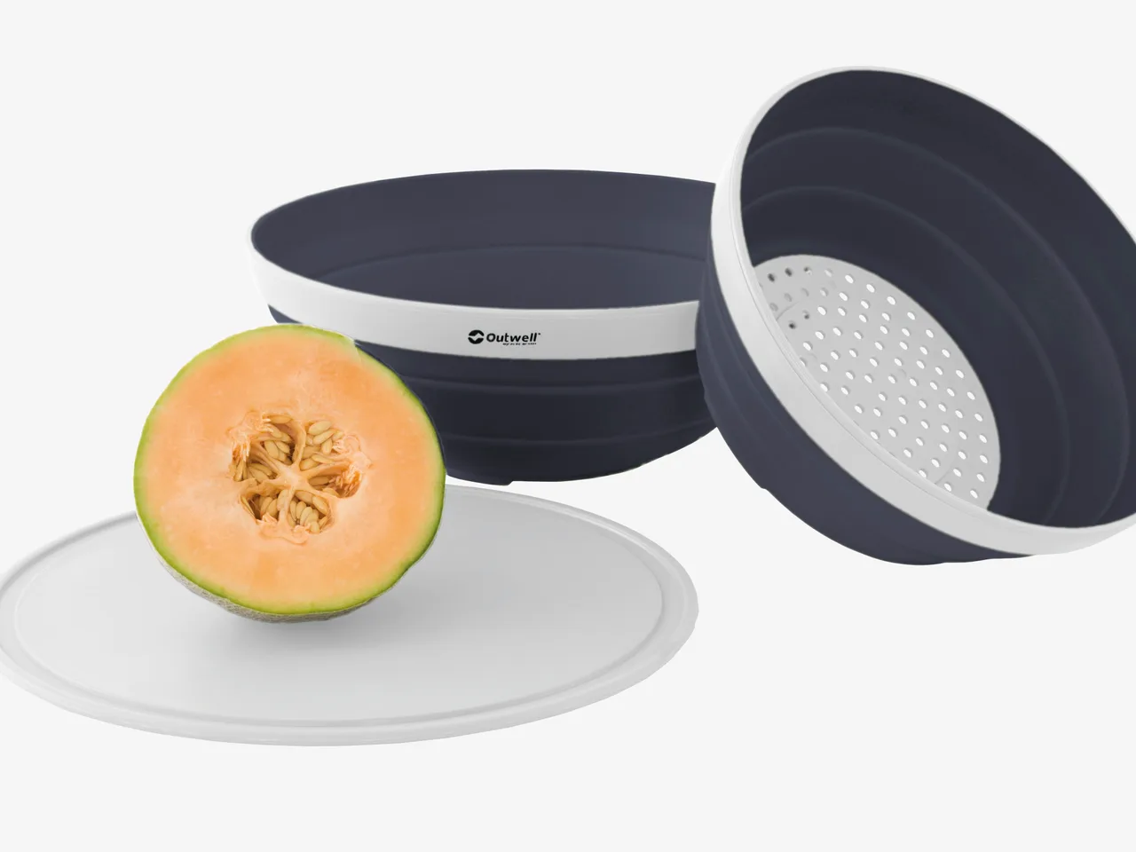 Outwell Collaps Schüssel, Sieb und Deckel mit aufgeschnittener Melone davor